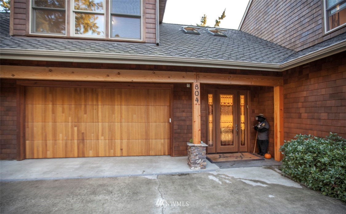 804 Fieldston Road Bellingham, WA 98225 - Photo 4 of 40 a view of front door of house
