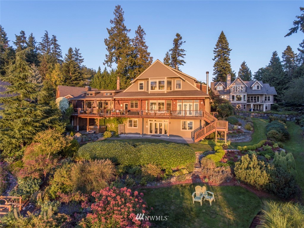 804 Fieldston Road Bellingham, WA 98225 - Photo 35 of 40 a sign that is on the side of a road