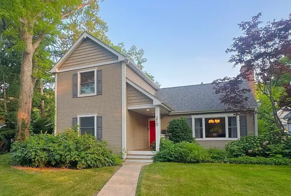 $599,900 | 210 Woodward Avenue, Geneva, IL 60134