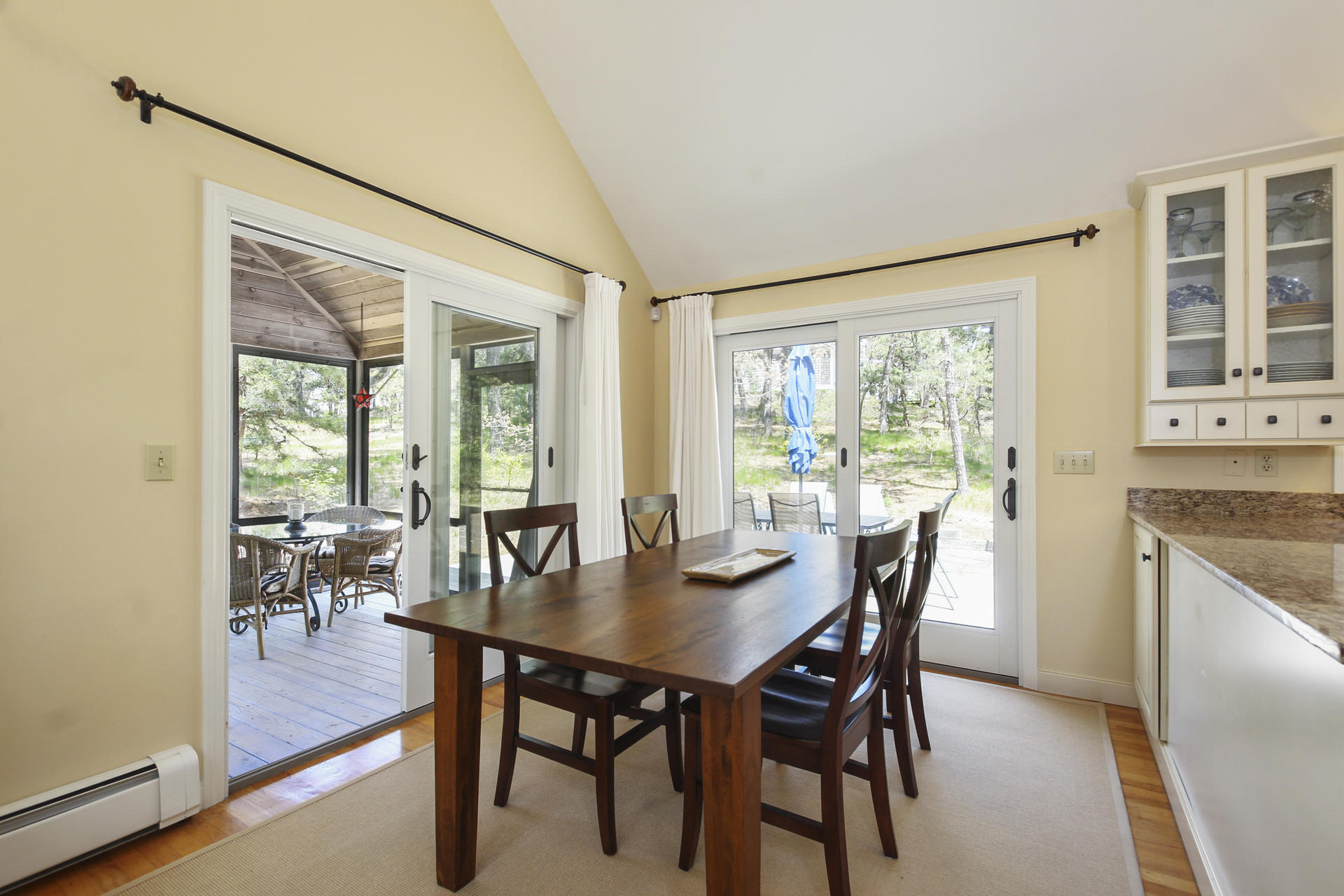 008-photo-dining-room-7102174