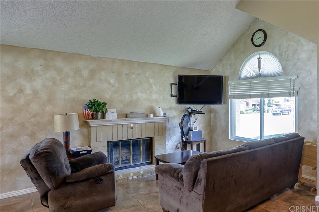 29318 Hidden Trail Road Castaic, CA 91384 - Photo 3 of 24