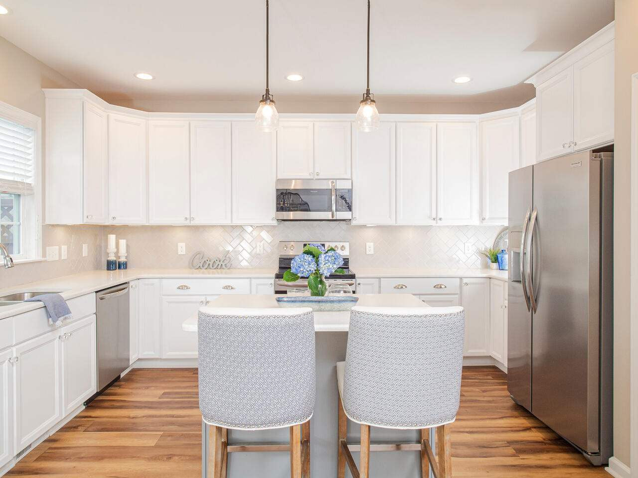 2503 Blooming Street Raleigh, NC 27612 - Photo 11 of 25 Pendant and Under Cabinet Lighting