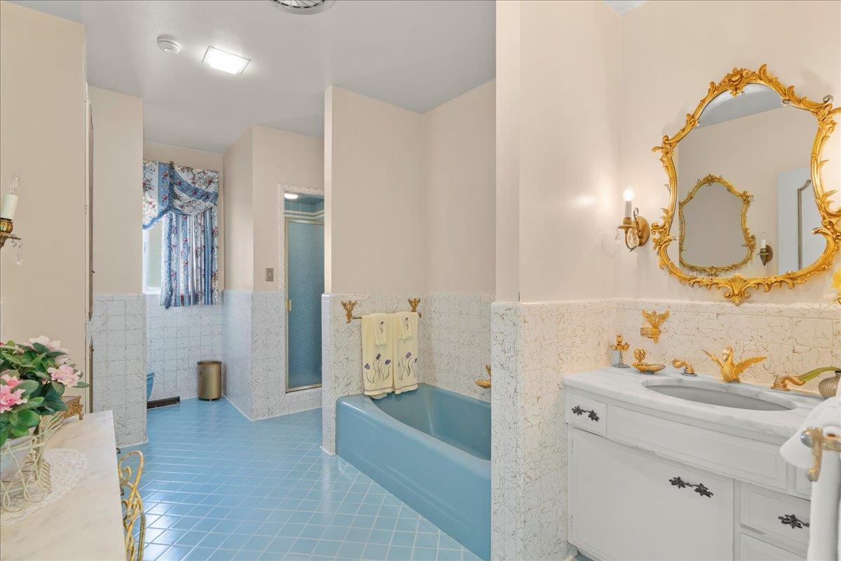 1215 Camino Ramon San Jose, CA 95125 - Photo 43 of 76 a bathroom with a tub and a sink