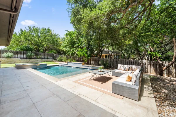 $975,000 | 852 Sunfish Street, Lakeway, TX 78734