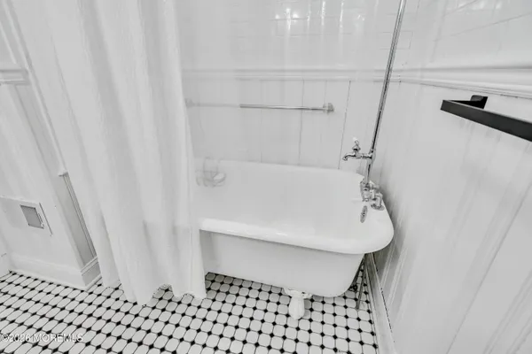 $4,500 | 24 St Nicholas Place, Red Bank, NJ 07701