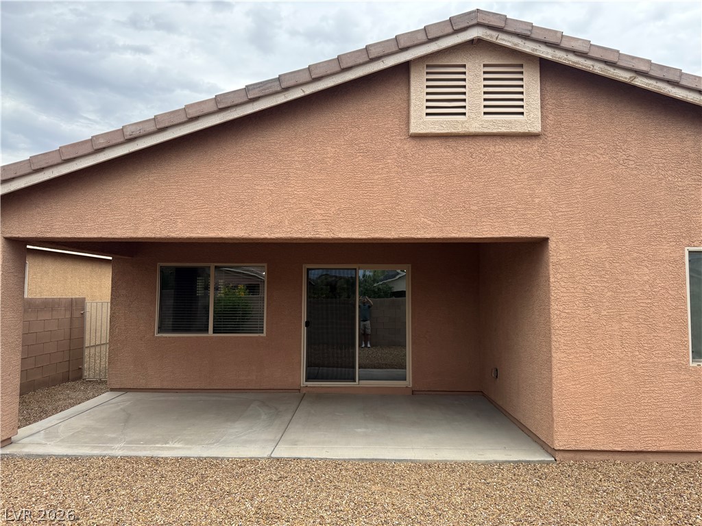 8231 Buffalo Ranch Avenue Las Vegas, NV 89147 - Photo 21 of 22 An inviting covered patio offers a private outdoor retreat for leisure and entertainment.