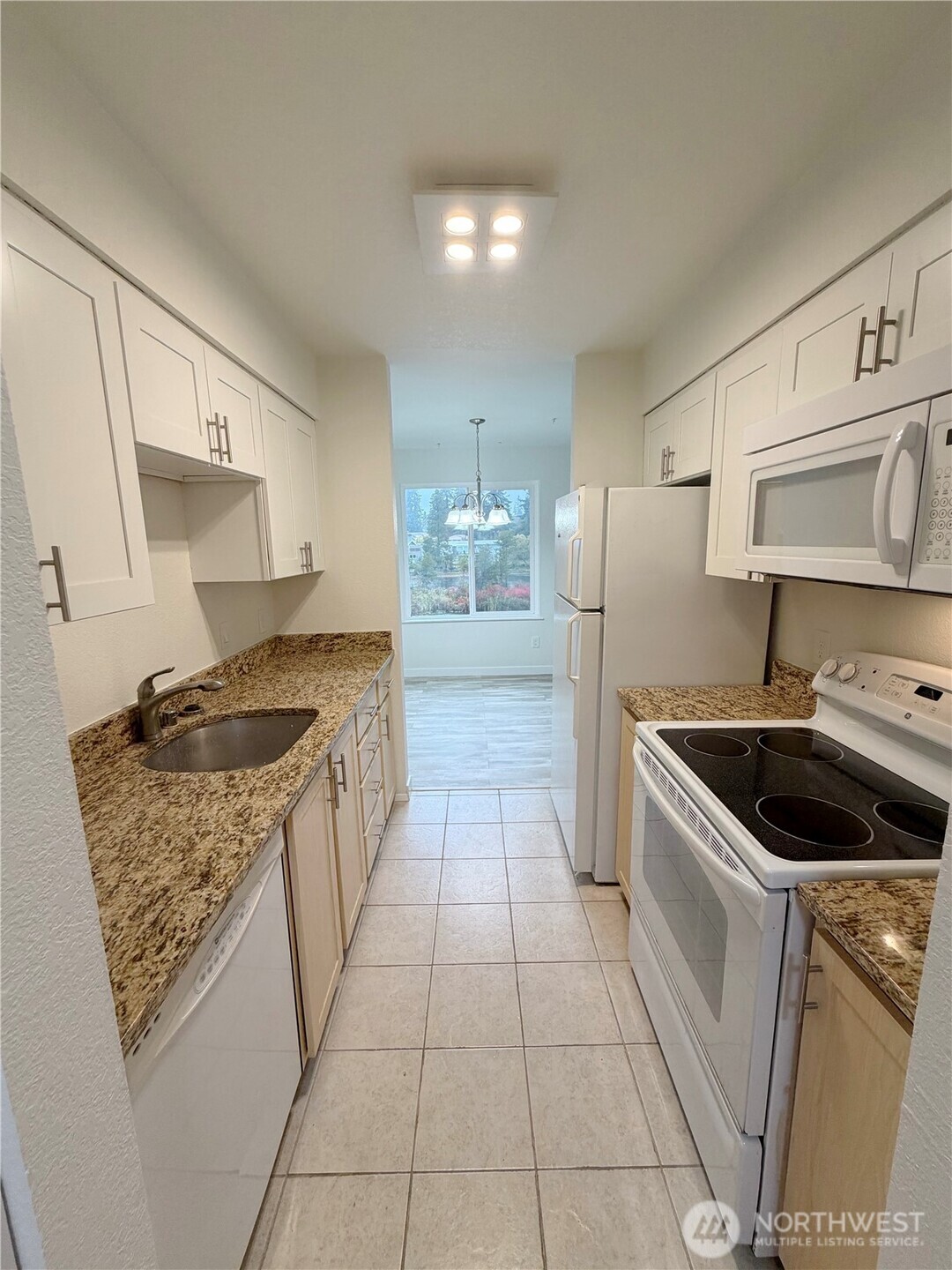 615 75th Street Southeast, Unit C52 Everett, WA 98203 - Photo 5 of 19