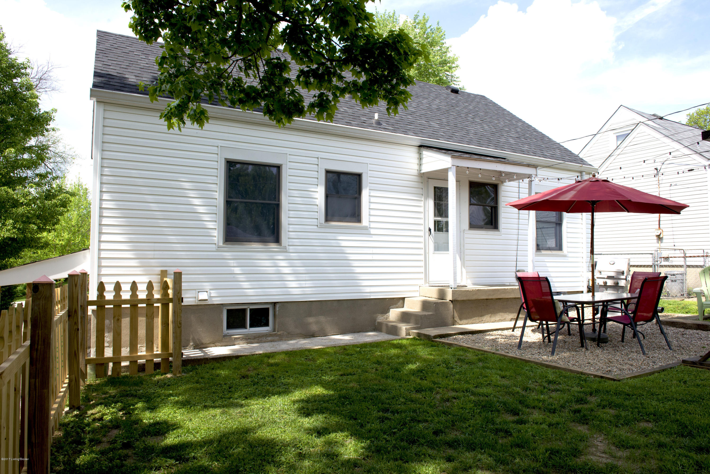 3123 Plover Road Louisville, KY 40213 - Photo 18 of 20 Spacious back yard