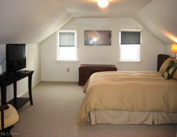 3366 Avalon Road Cleveland, OH 44120 - Photo 19 of 25 GREAT THIRD FLOOR SUITE WITH CARPETTING, & FULL BATH*