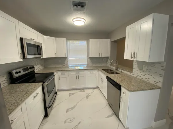 $3,800 | 175 Southeast 27th Place, Boynton Beach, FL 33435