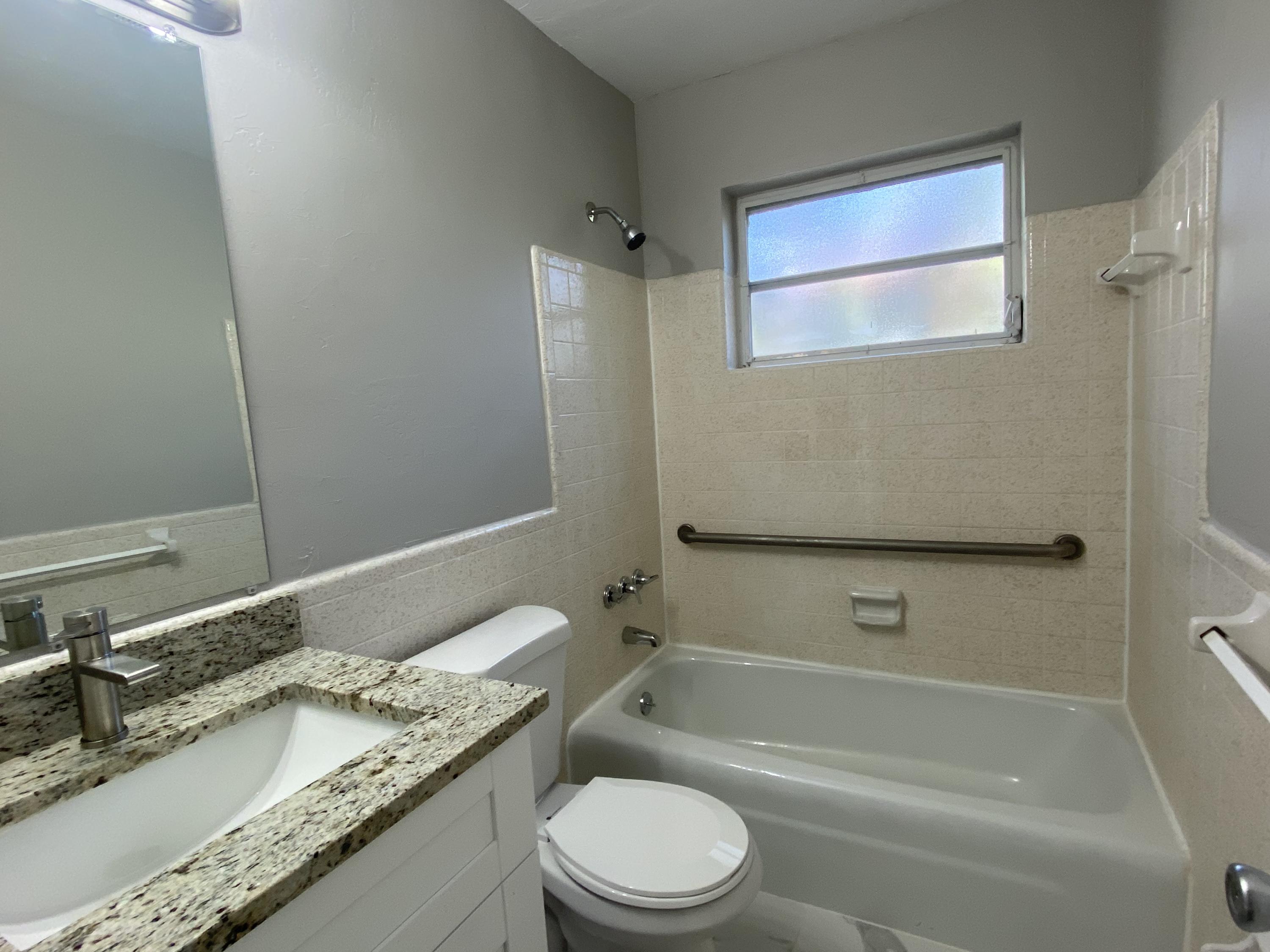 175 Southeast 27th Place Boynton Beach, FL 33435 - Photo 11 of 18 GUEST BATHROOM