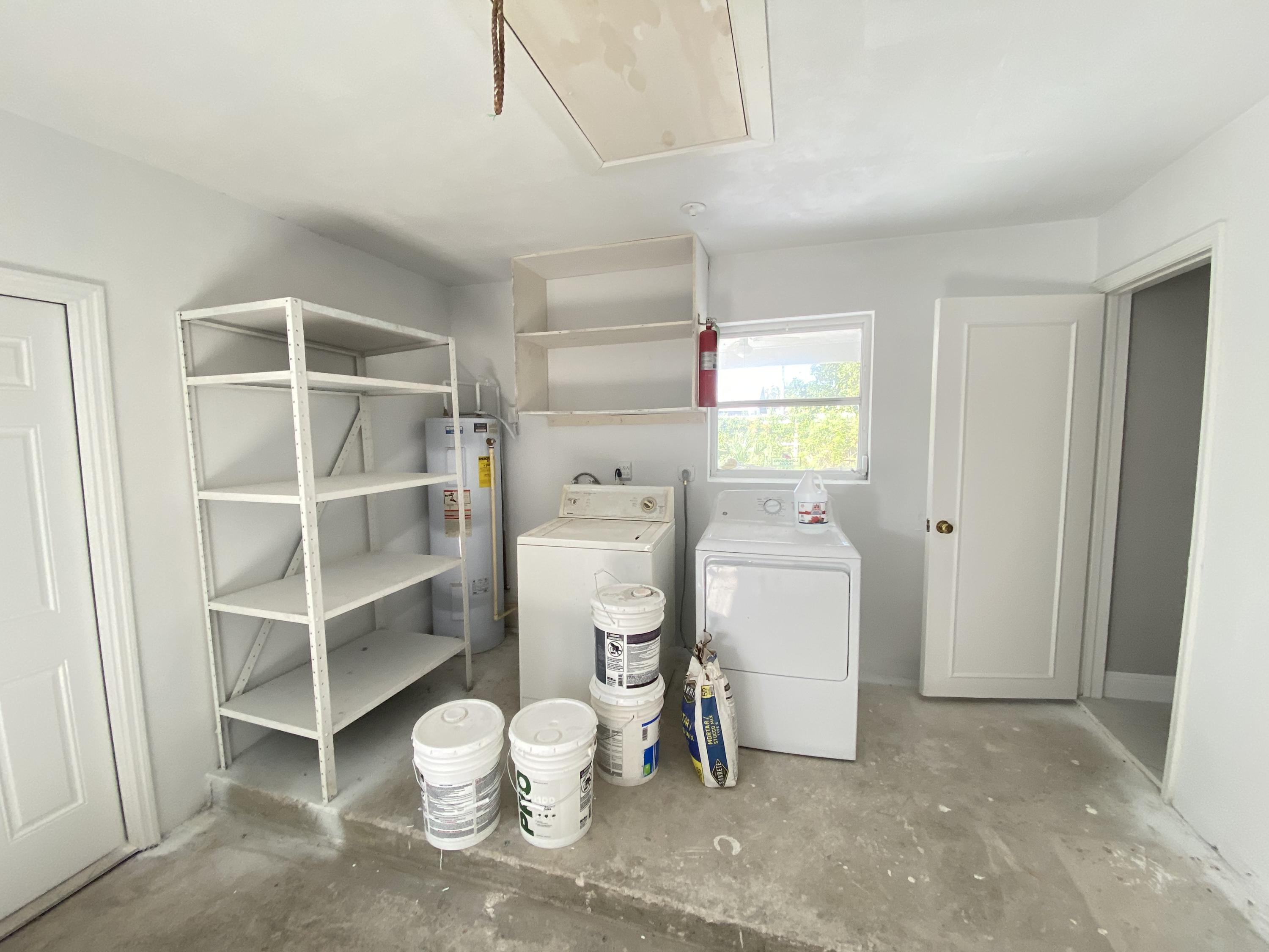 175 Southeast 27th Place Boynton Beach, FL 33435 - Photo 14 of 18 LUNDRY INSIDE