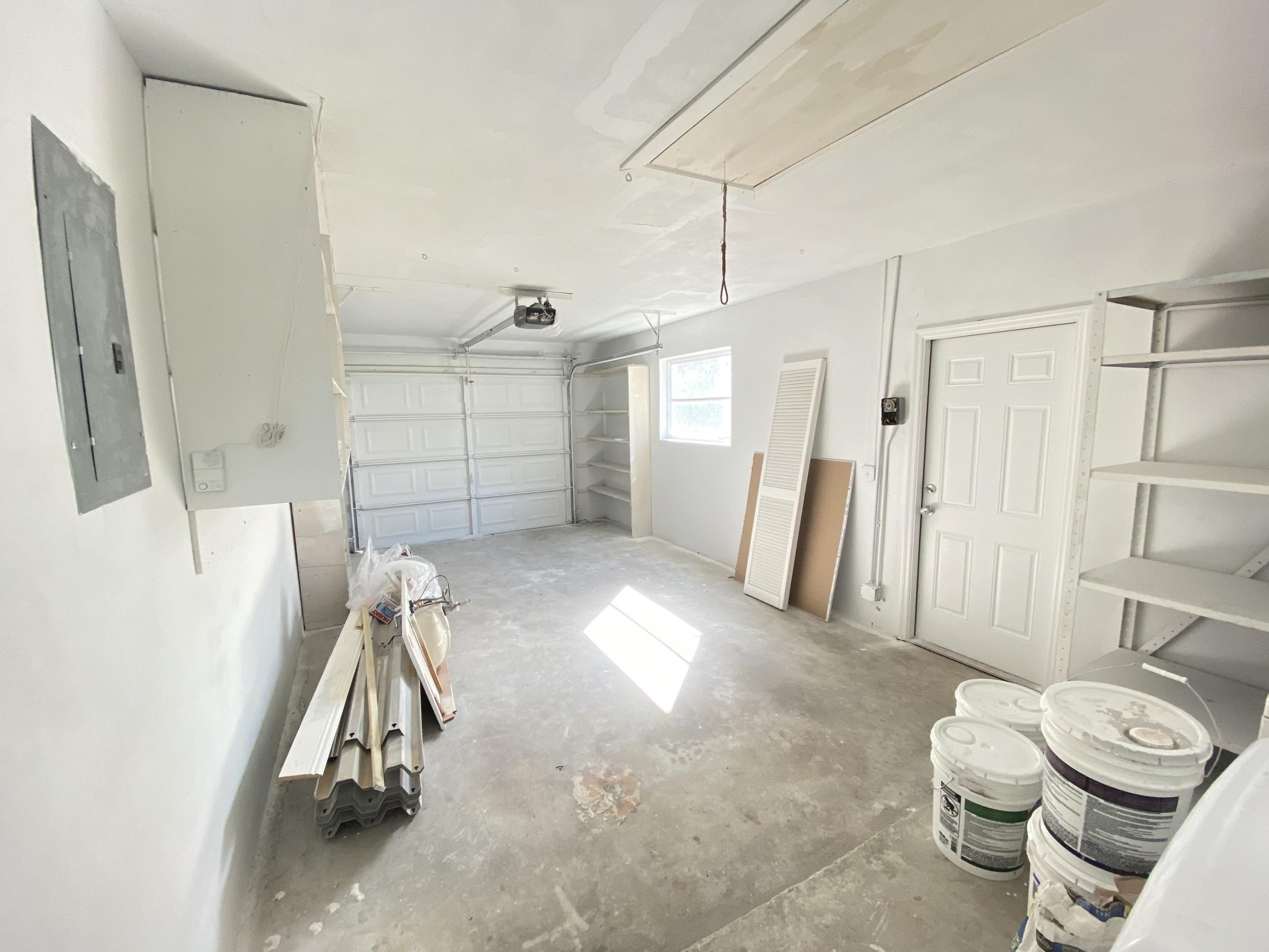 175 Southeast 27th Place Boynton Beach, FL 33435 - Photo 15 of 18 GARAGE