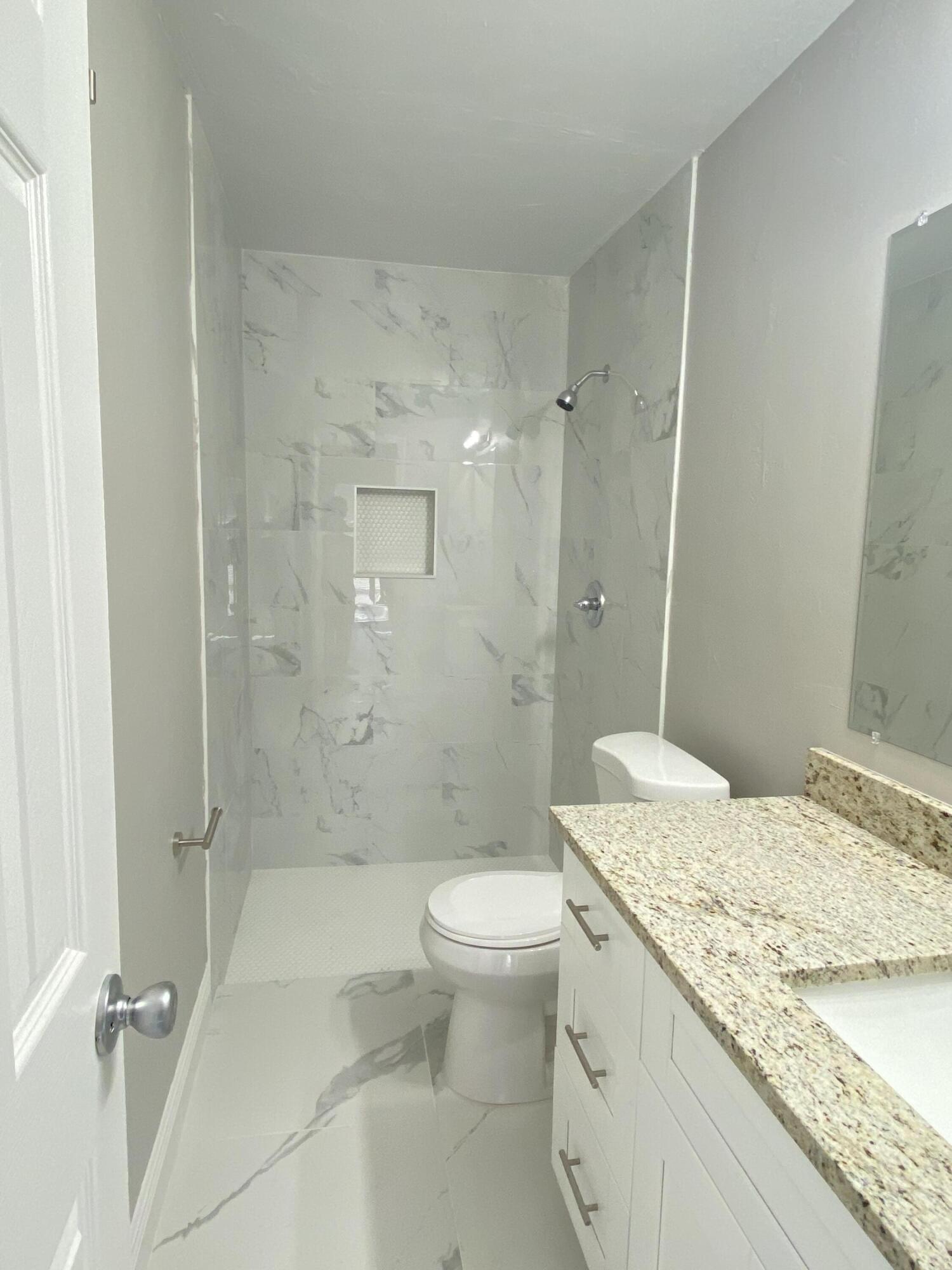 175 Southeast 27th Place Boynton Beach, FL 33435 - Photo 5 of 18 MASTER BATHROOM