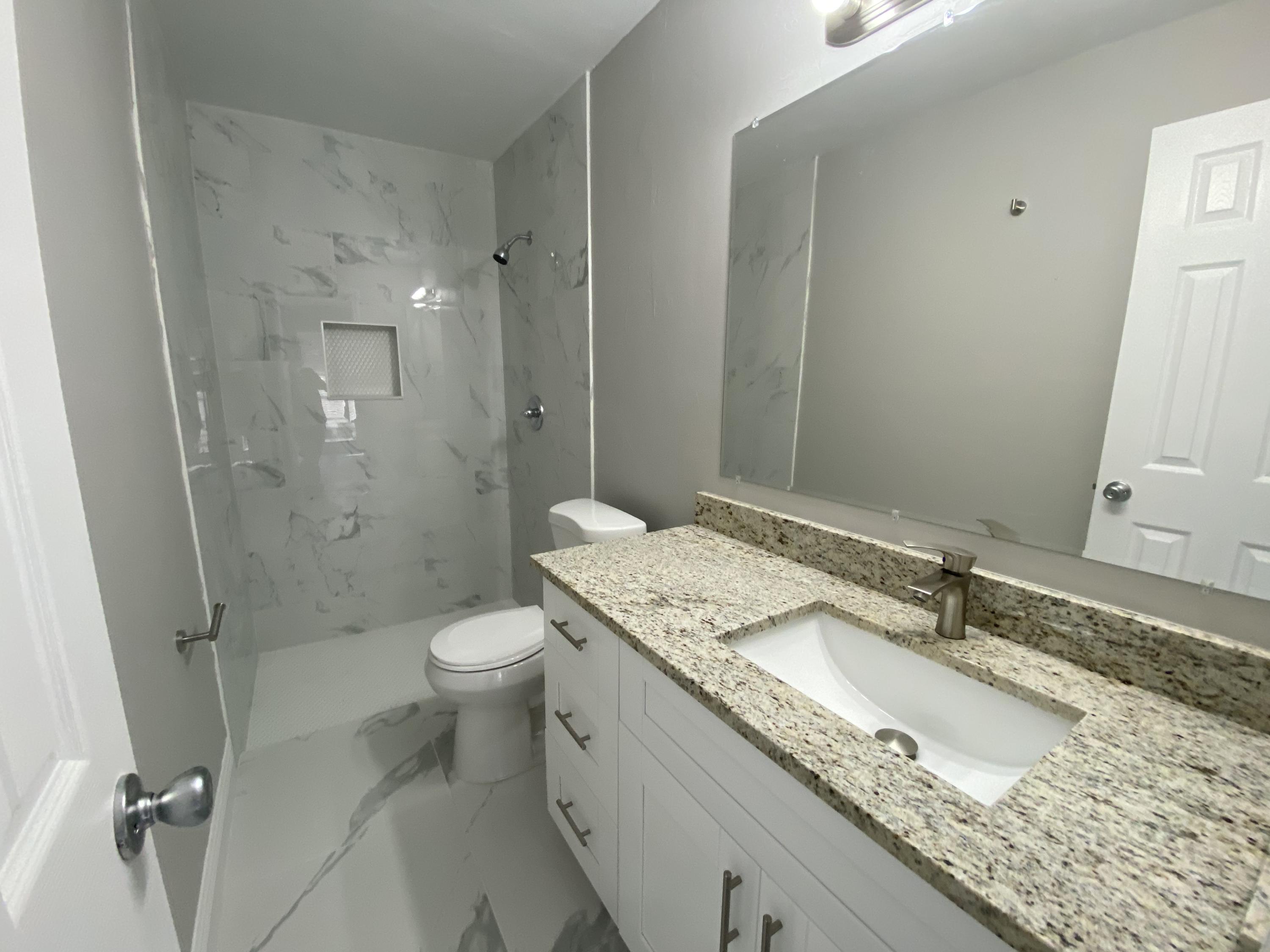 175 Southeast 27th Place Boynton Beach, FL 33435 - Photo 6 of 18 MASTER BATHROOM