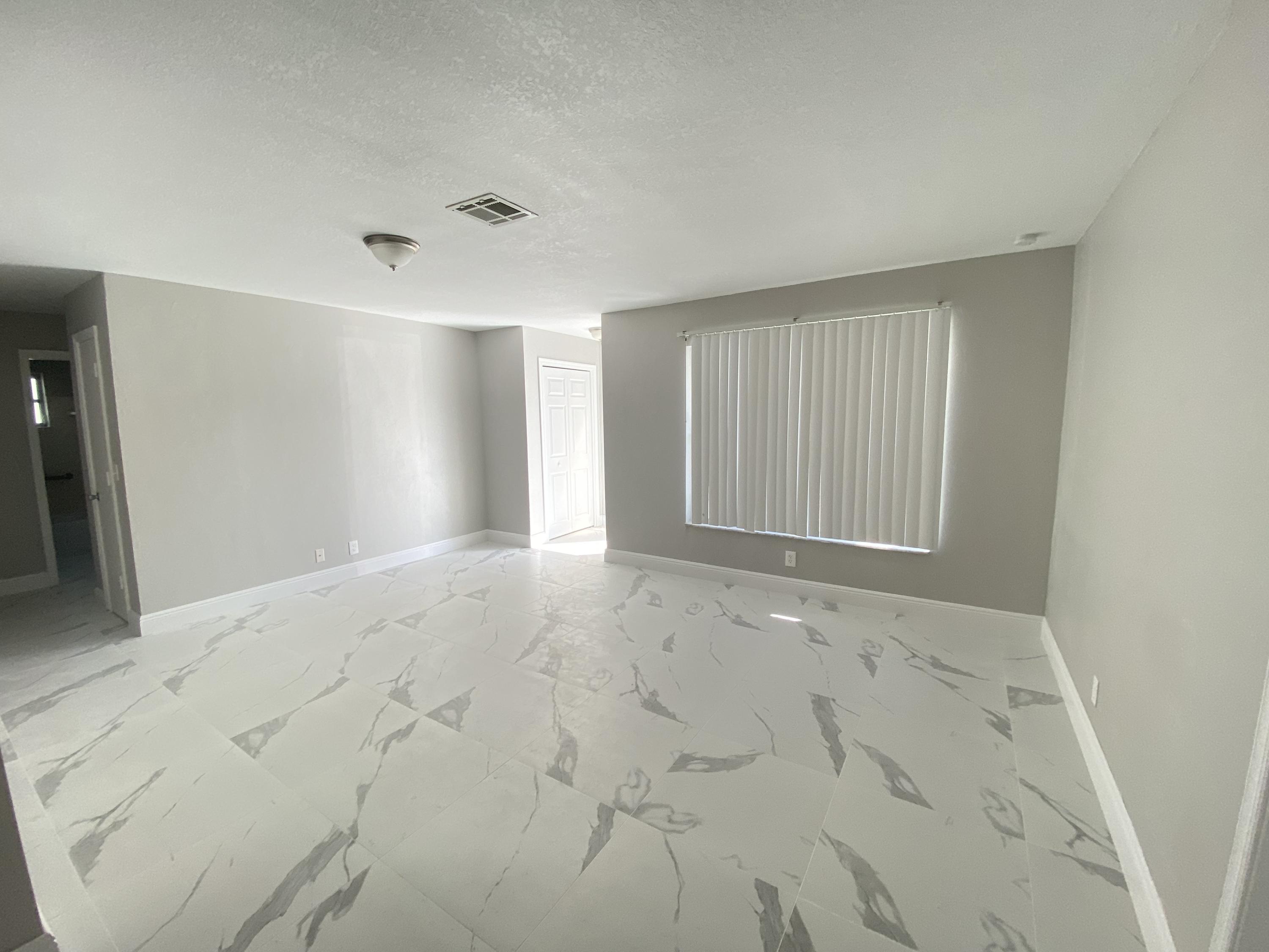 175 Southeast 27th Place Boynton Beach, FL 33435 - Photo 8 of 18 LIVING ROOM