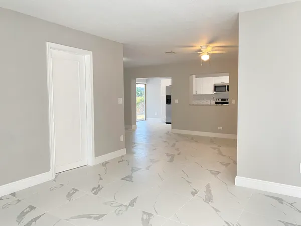 $3,800 | 175 Southeast 27th Place, Boynton Beach, FL 33435