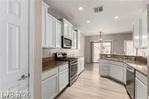 $2,200 | 6092 Fox Creek Avenue, Las Vegas, NV 89122