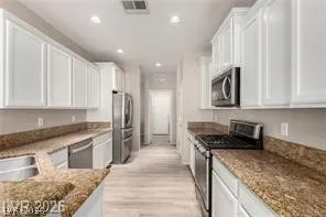 $2,200 | 6092 Fox Creek Avenue, Las Vegas, NV 89122