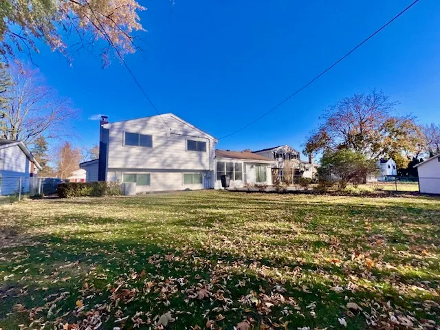 $3,100 | 2112 North Kennicott Drive, Arlington Heights, IL 60004