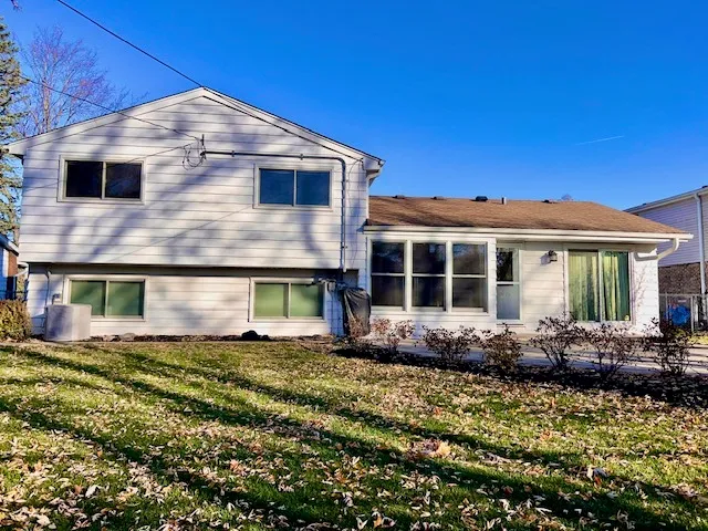 $3,100 | 2112 North Kennicott Drive, Arlington Heights, IL 60004