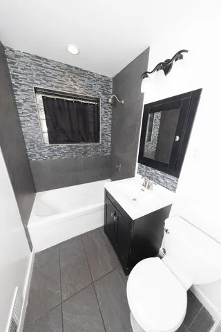 $320,000 | 2718 South East Avenue South, Berwyn, IL 60402