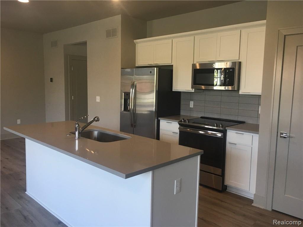 1028 Lamb Road, Unit 2 Troy, MI 48085 - Photo 2 of 5