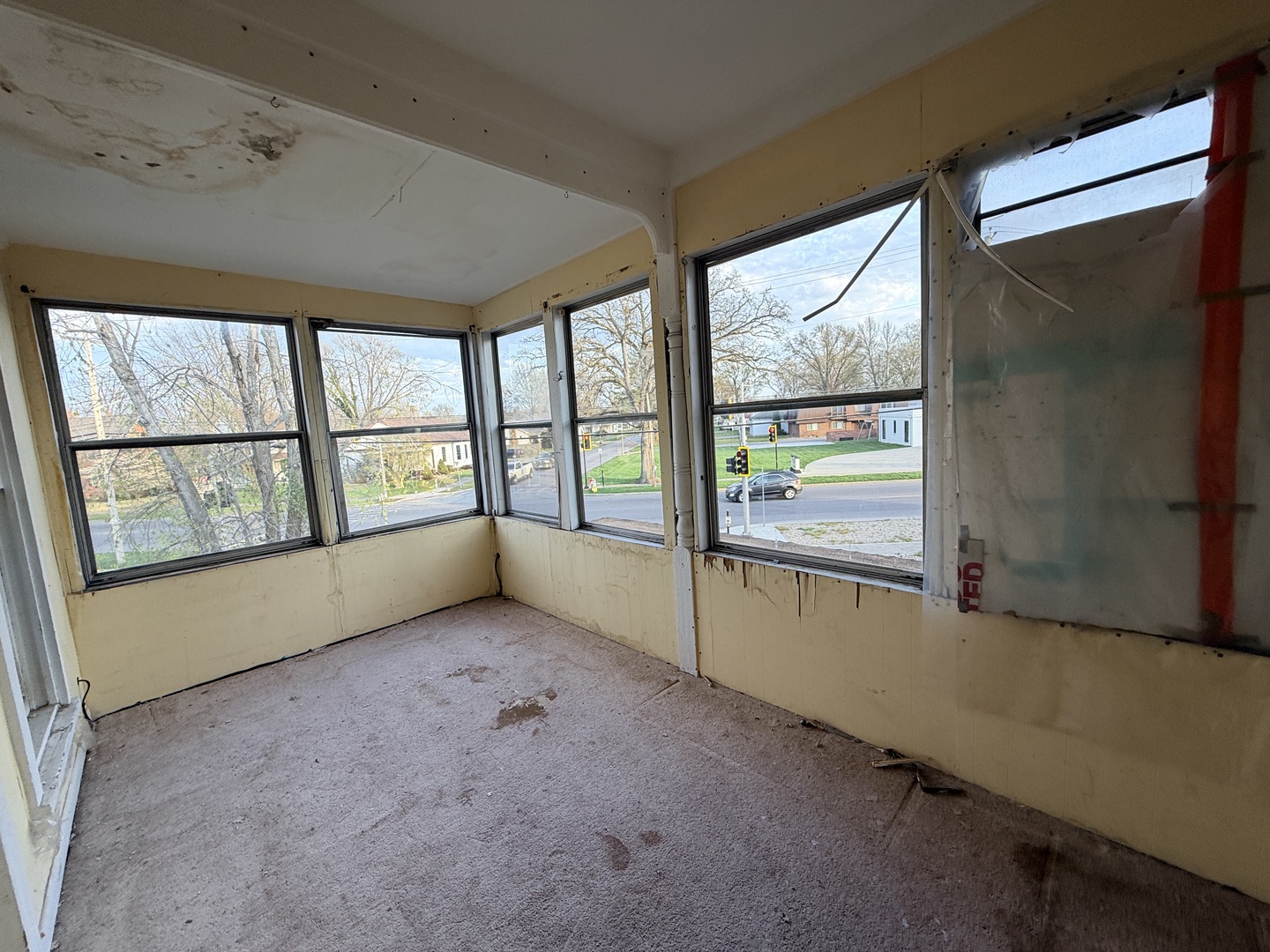 101 5th Street Carmi, IL 62821 - Photo 14 of 28 an empty room with windows
