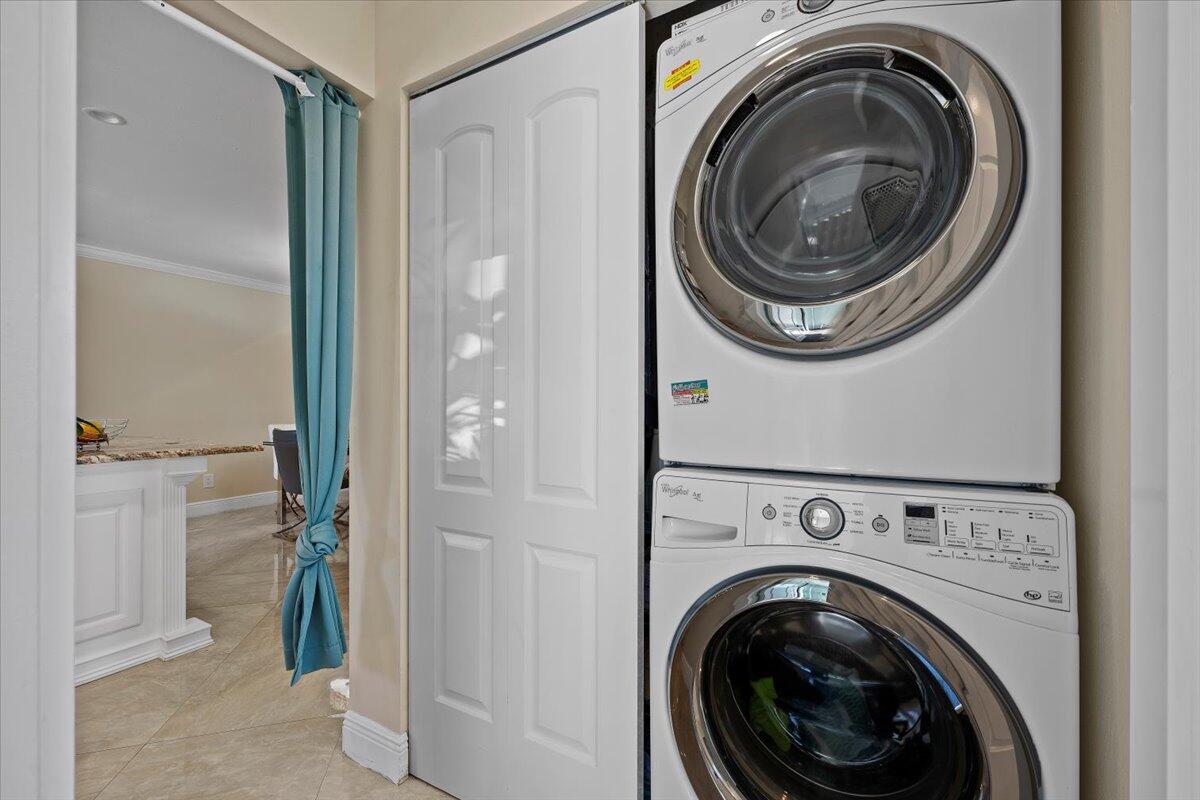 102 Doe Trail Jupiter, FL 33458 - Photo 17 of 21 Laundry Area