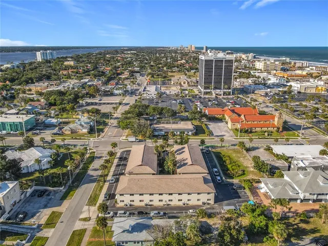 $119,900 | 400 Oakridge Boulevard, Unit 21, Daytona Beach, FL 32118