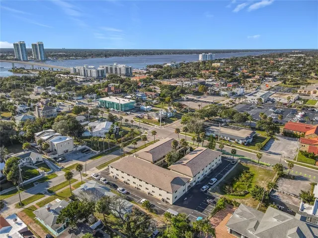 $119,900 | 400 Oakridge Boulevard, Unit 21, Daytona Beach, FL 32118