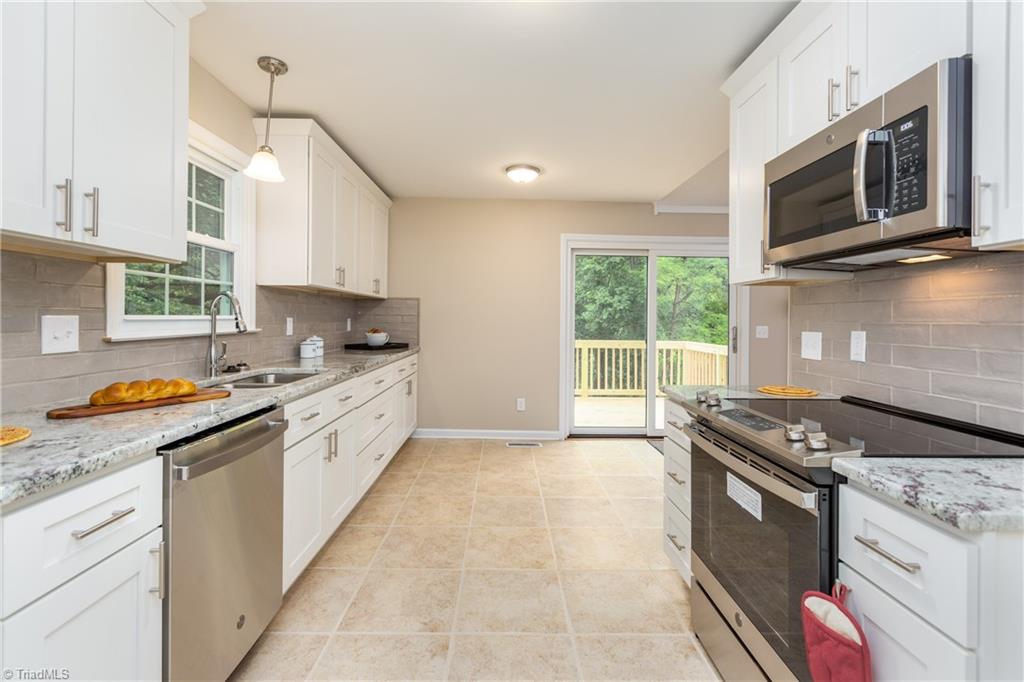 6912 Bridgewood Road Clemmons, NC 27012 - Photo 6 of 30 Gallery Image 6
