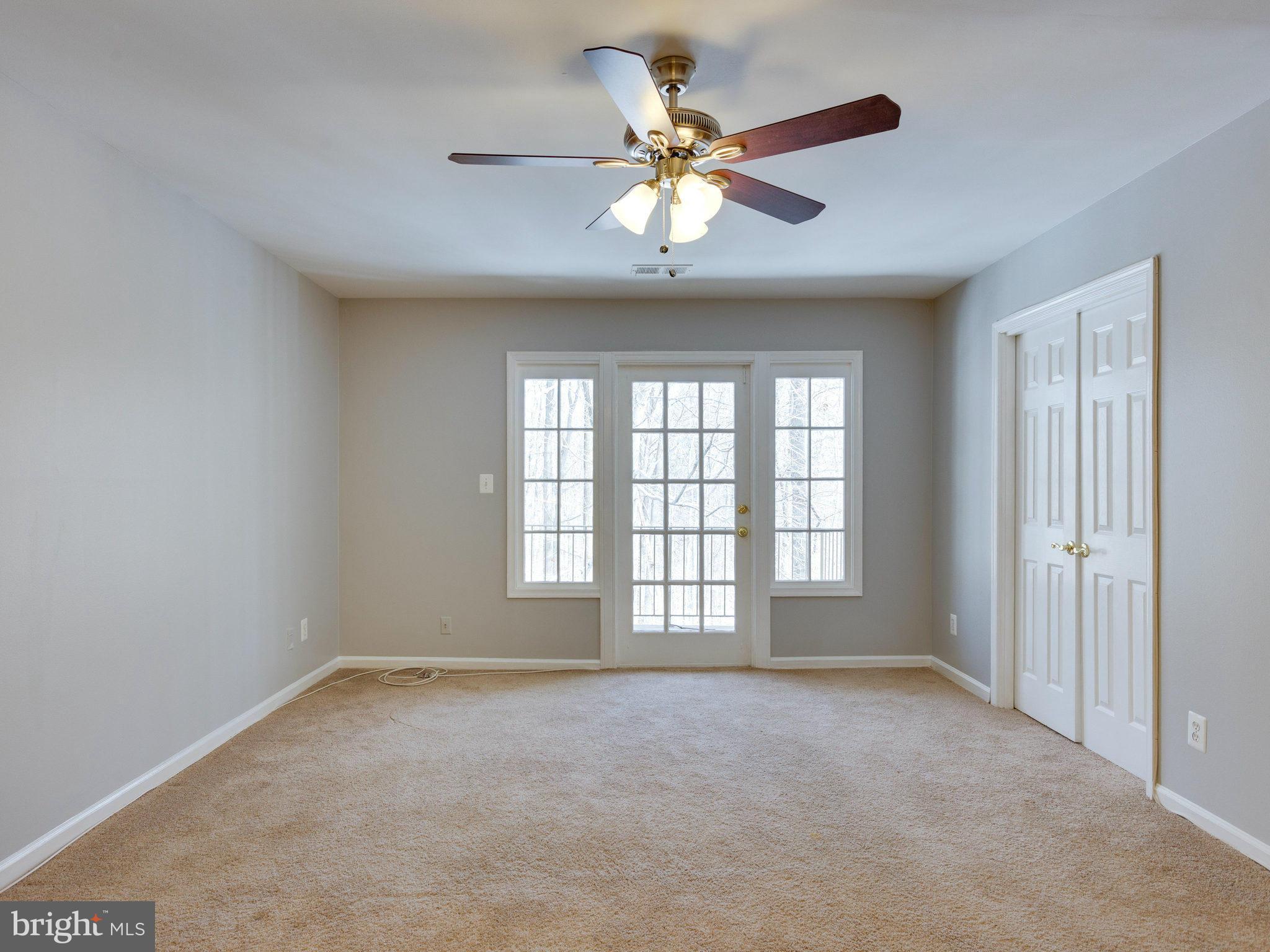 5900 Kingsford Road, Unit H Springfield, VA 22152 - Photo 2 of 30 Living Room