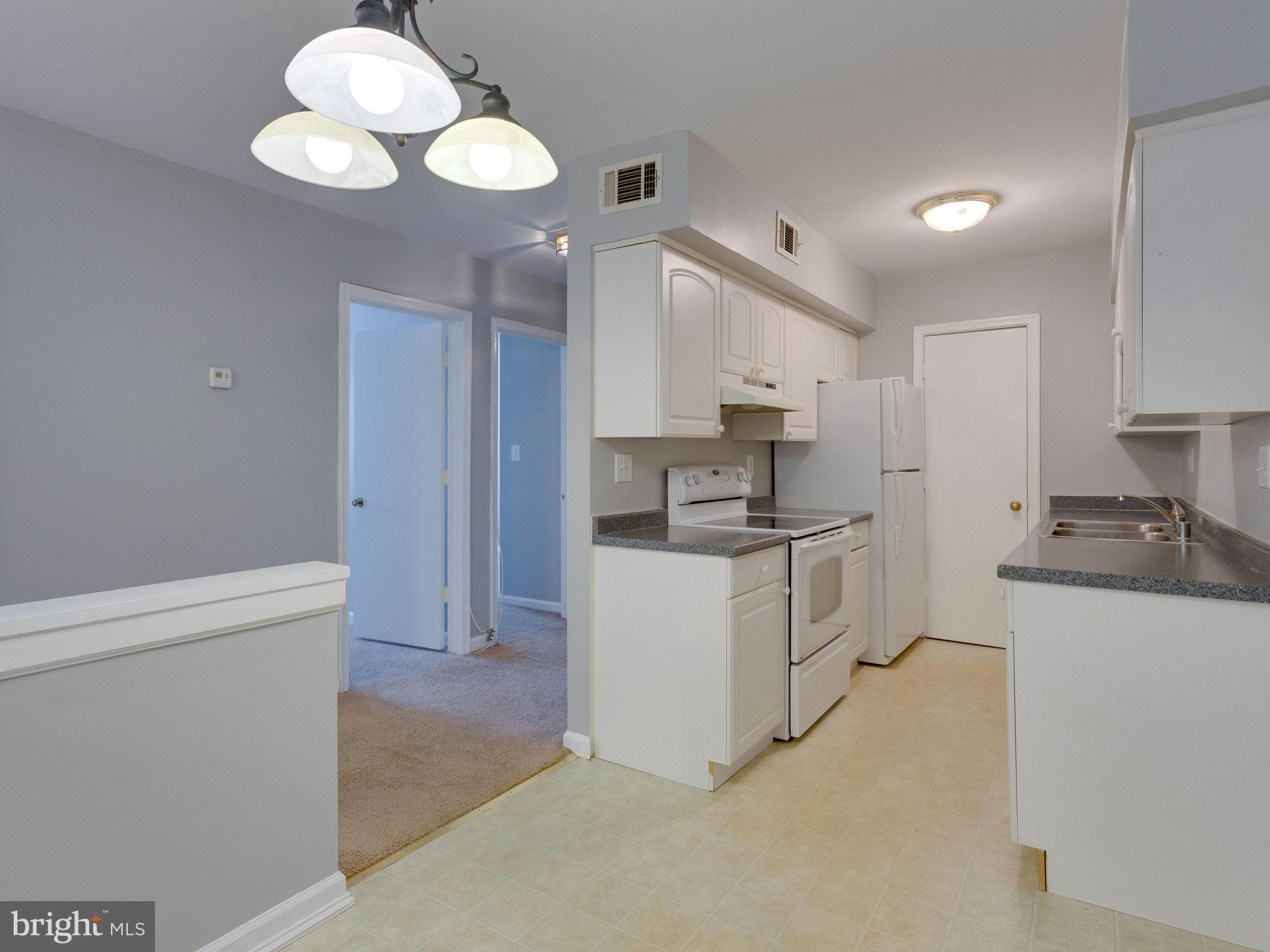 5900 Kingsford Road, Unit H Springfield, VA 22152 - Photo 11 of 30 Kitchen