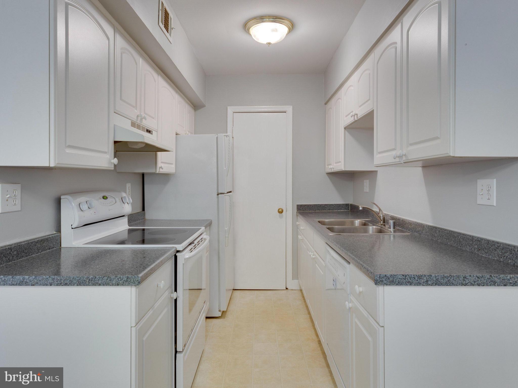 5900 Kingsford Road, Unit H Springfield, VA 22152 - Photo 12 of 30 Kitchen