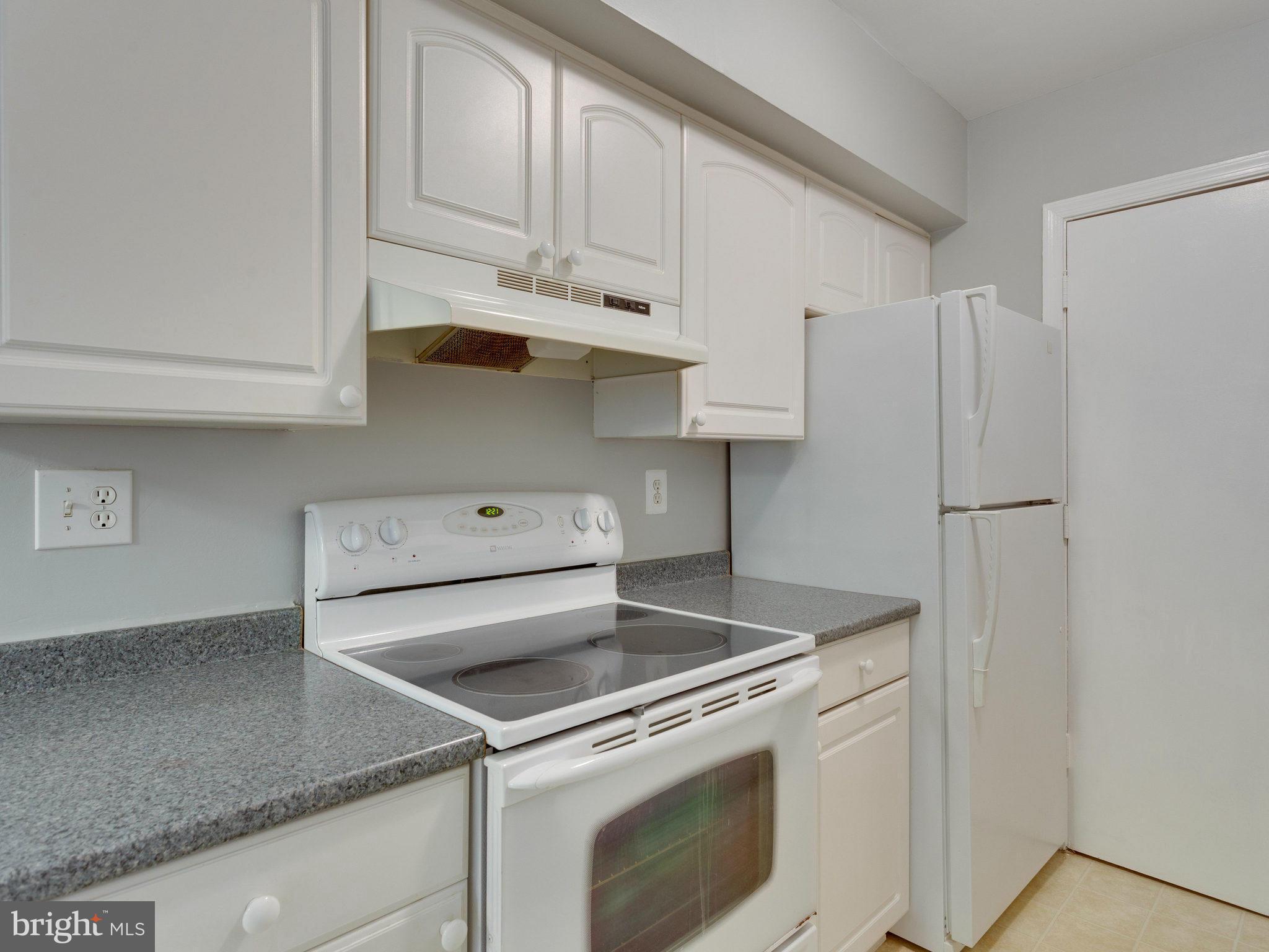 5900 Kingsford Road, Unit H Springfield, VA 22152 - Photo 13 of 30 Kitchen