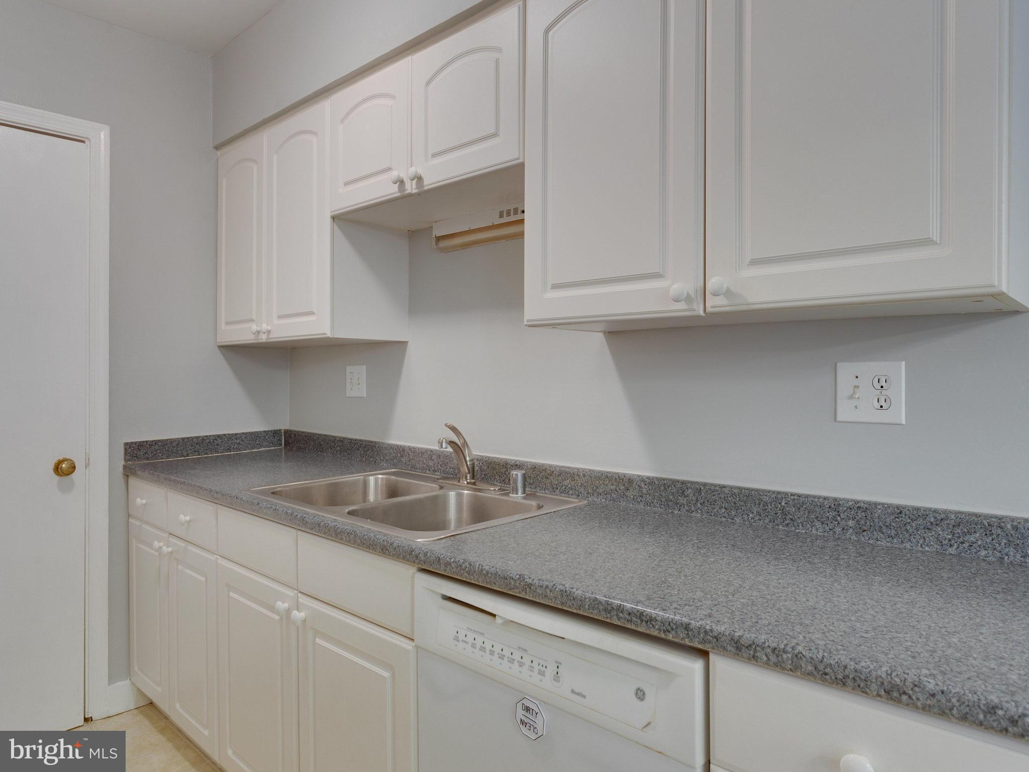 5900 Kingsford Road, Unit H Springfield, VA 22152 - Photo 14 of 30 Kitchen