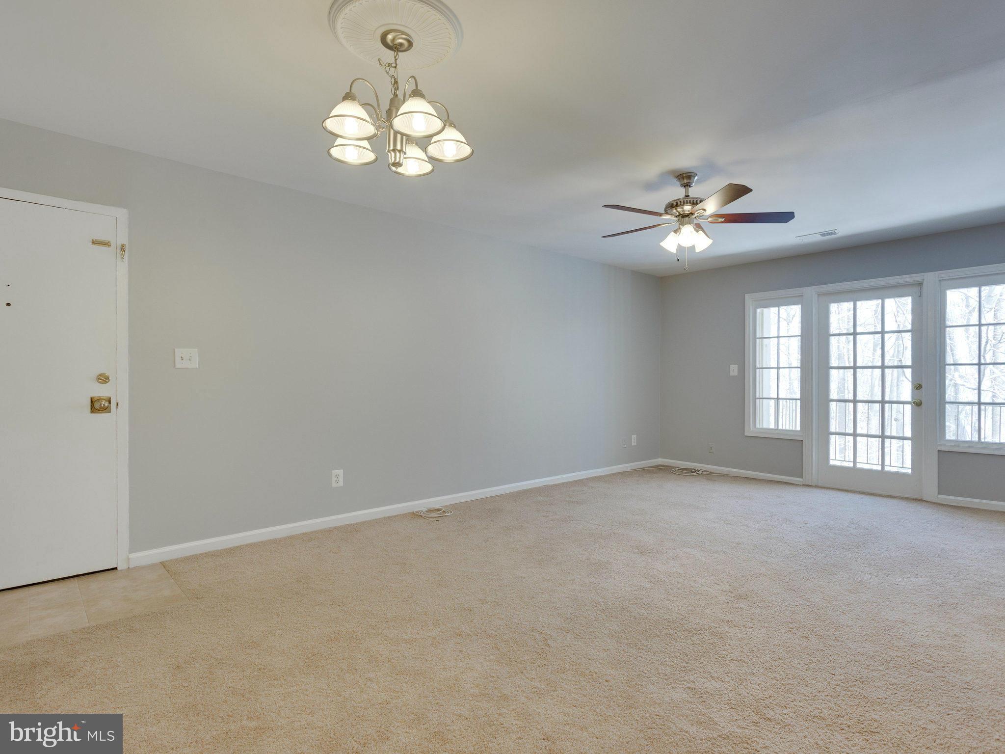 5900 Kingsford Road, Unit H Springfield, VA 22152 - Photo 16 of 30 Living and Dining
