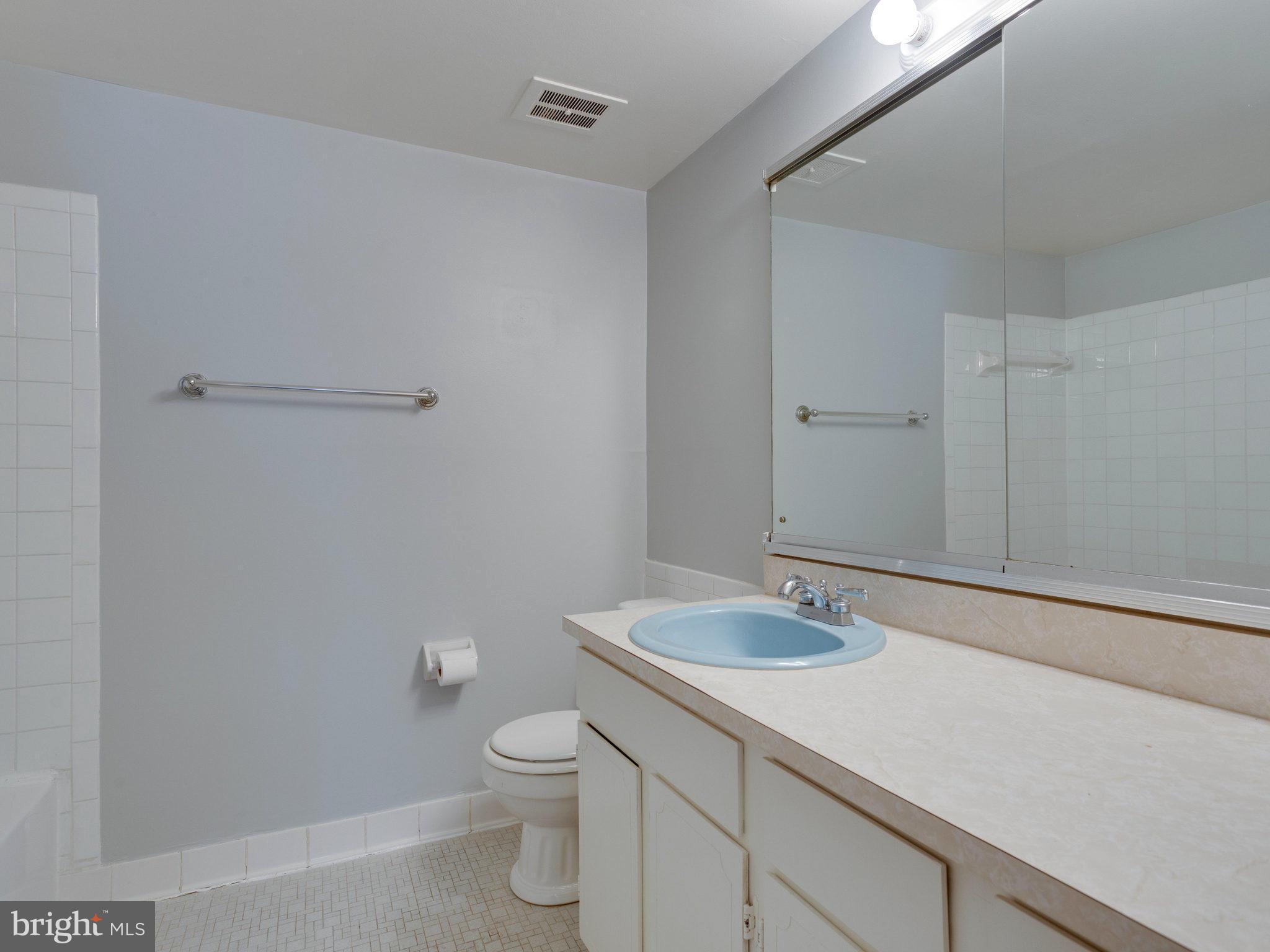 5900 Kingsford Road, Unit H Springfield, VA 22152 - Photo 25 of 30 Bath (Master)