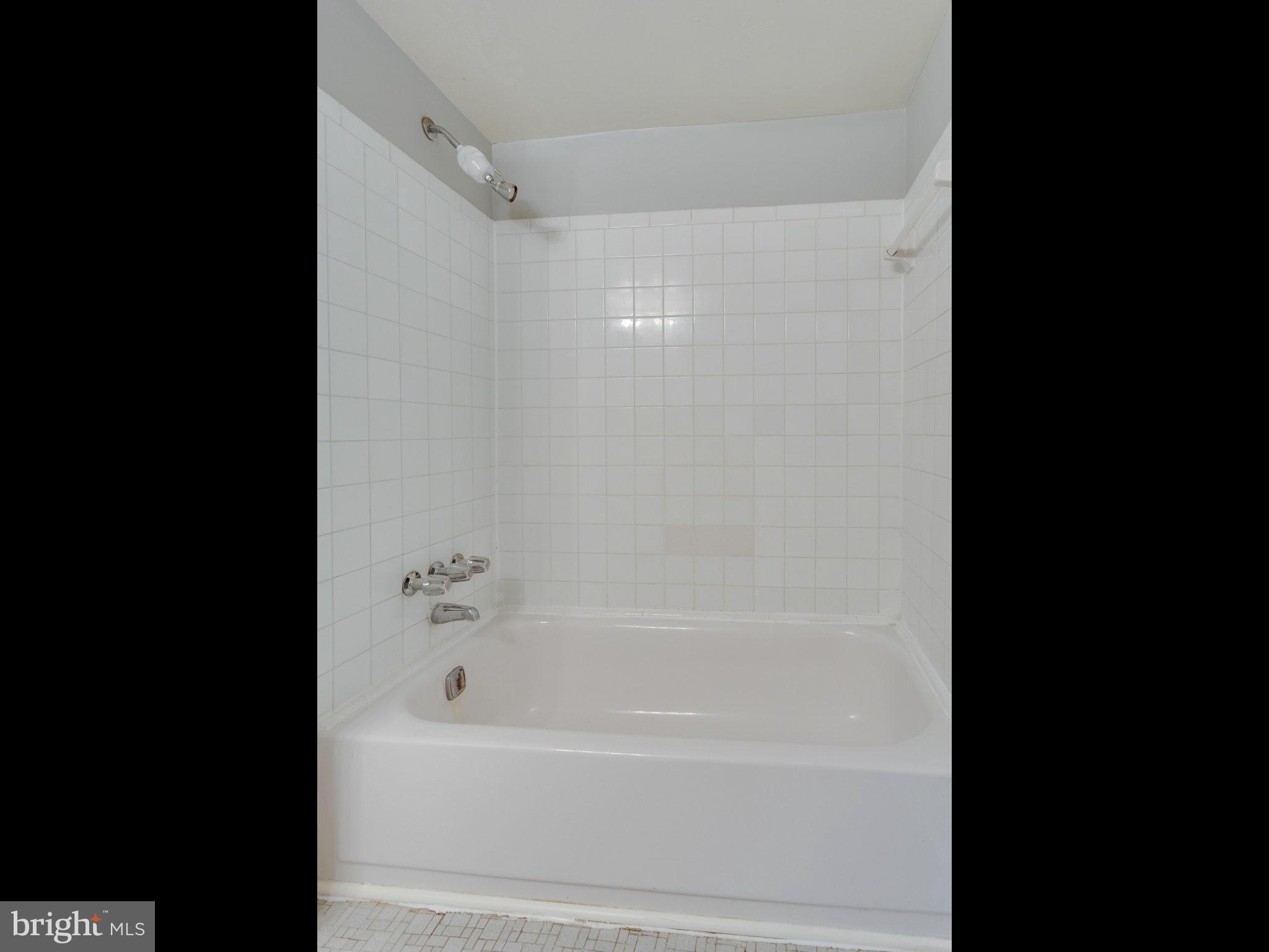 5900 Kingsford Road, Unit H Springfield, VA 22152 - Photo 26 of 30 Bath (Master)