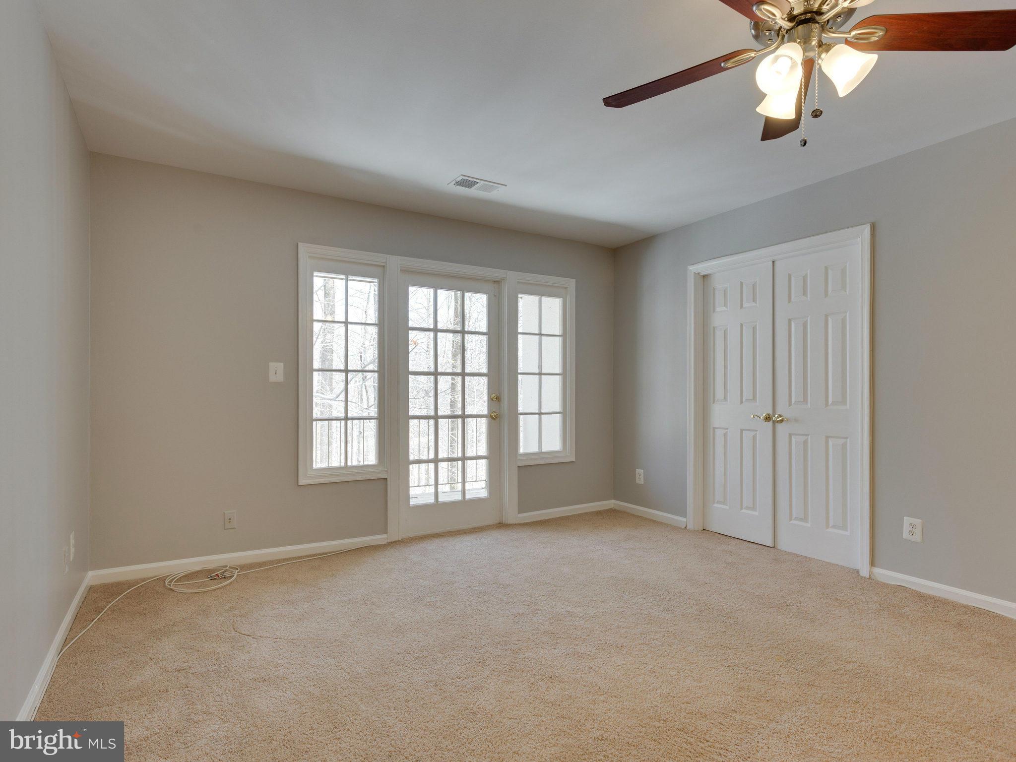 5900 Kingsford Road, Unit H Springfield, VA 22152 - Photo 5 of 30 Living Room