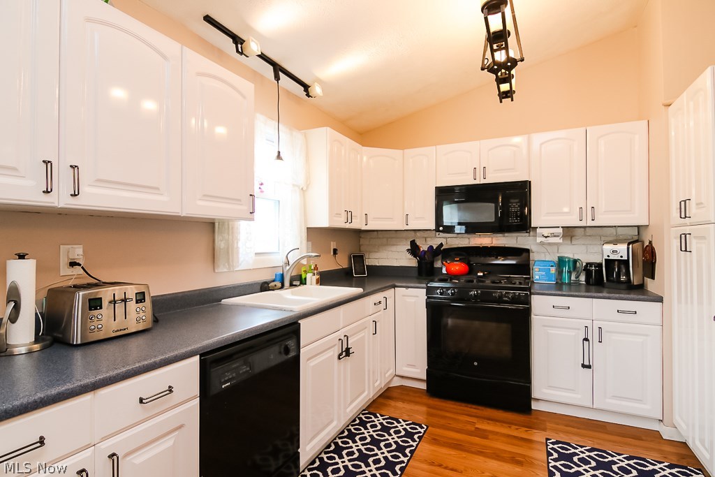 9850 Bainbridge Road Chagrin Falls, OH 44023 - Photo 7 of 23 New range & stove (with warranties), garbage disposal installed (2015)