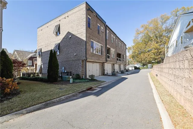 $600,000 | 180 Easy Pines Way, Marietta, GA 30060