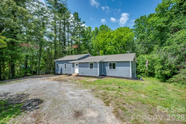 $470,000 | 323 Stepp Avenue, Hendersonville, NC 28739
