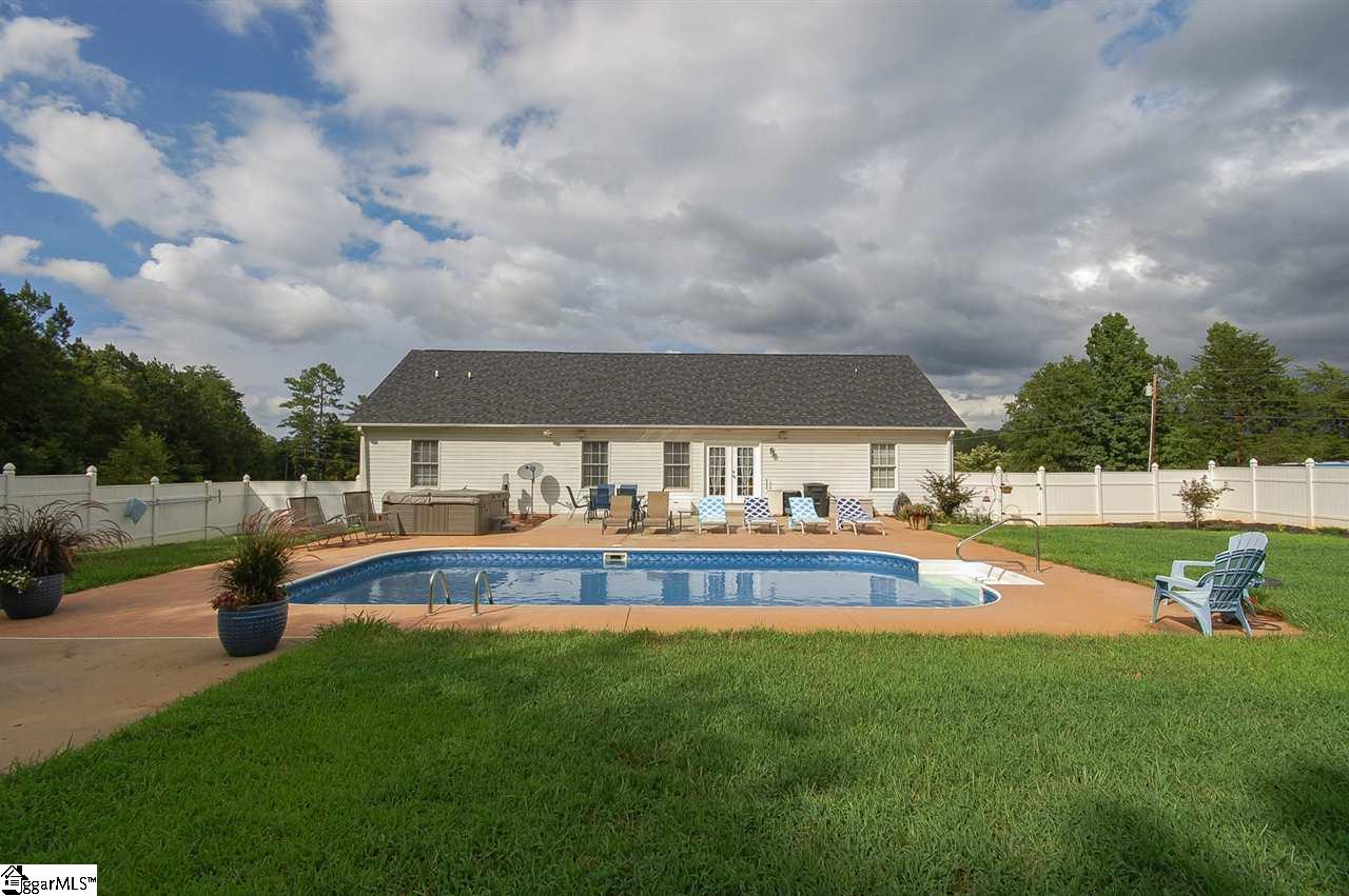 521 McKinney Road Simpsonville, SC 29681 - Photo 4 of 29 Gallery Image 4