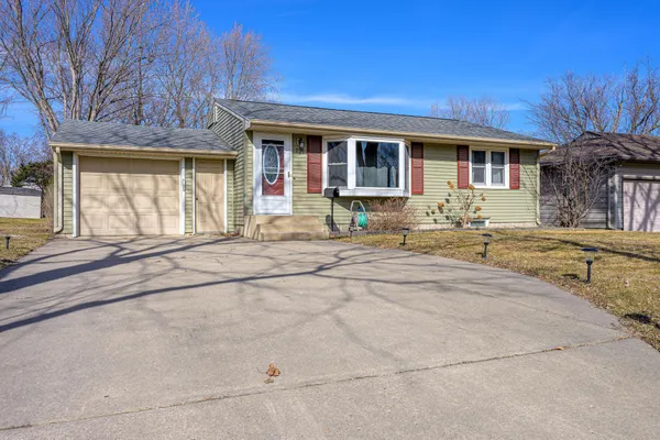 $220,000 | 121 6th Avenue Northeast, Hutchinson, MN 55350