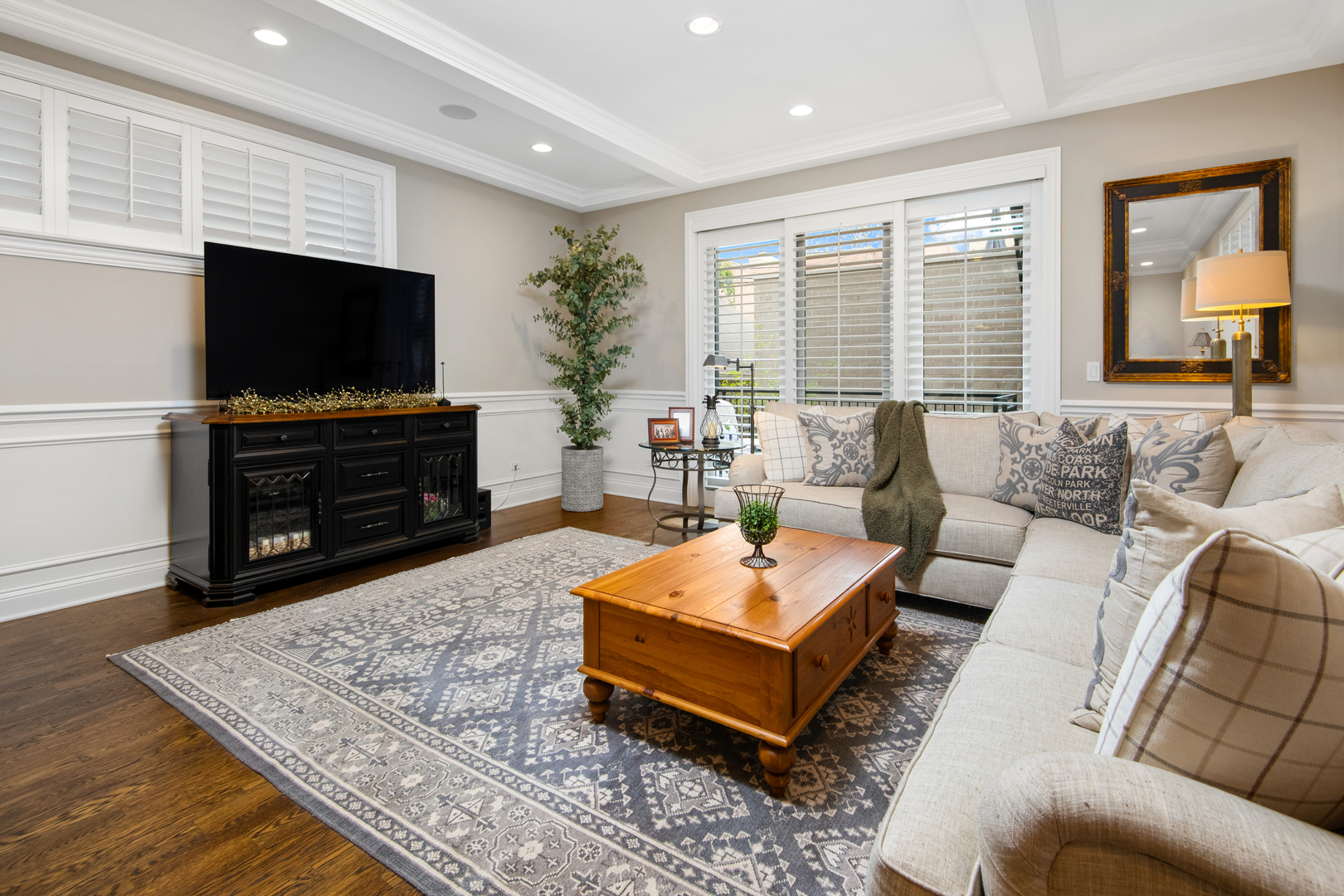 2040 North Racine Avenue, Unit 1 Chicago, IL 60614 - Photo 9 of 23 Gallery Image 9