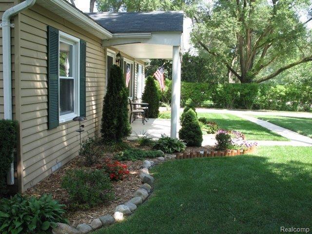 330 Maplehill Road Rochester, MI 48306 - Photo 18 of 25 Front Side 1