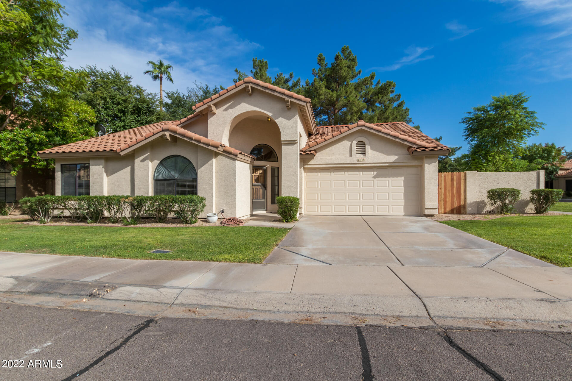 179 West Knox Road Tempe, AZ 85284 - Photo 2 of 28 0001-01 - Knox