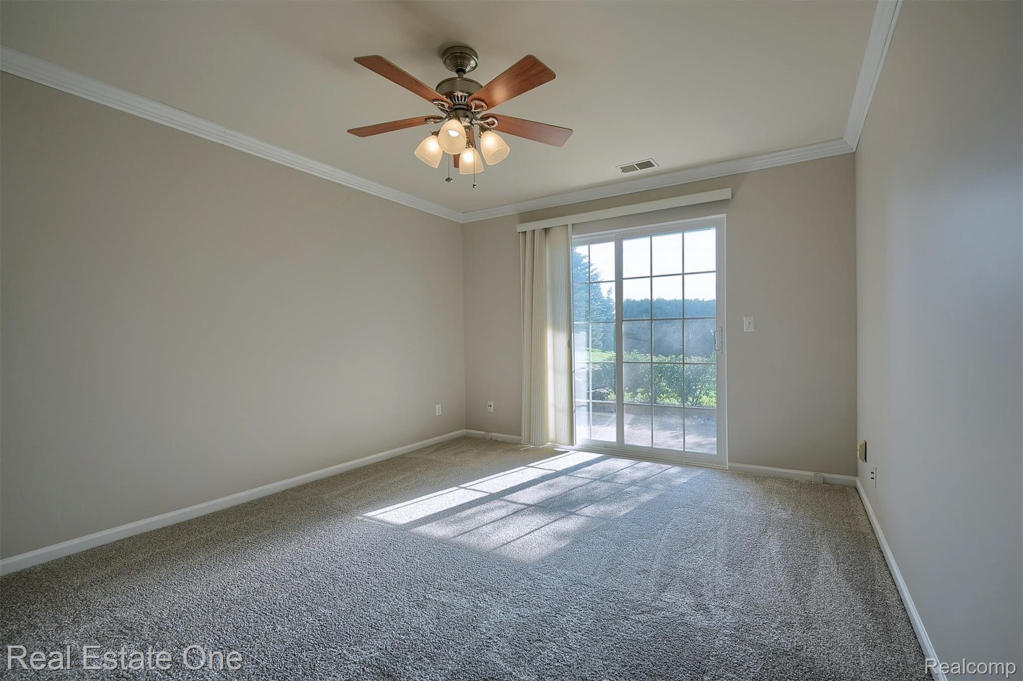 5353 Brookemonte Circle Rochester, MI 48306 - Photo 13 of 32 13-Master-Bedroom.jpg